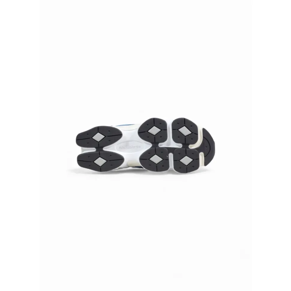 9060 Sneakers