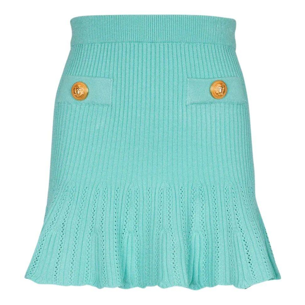 Ausgestelltes Strickkleid