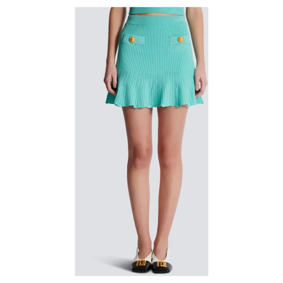 Ausgestelltes Strickkleid