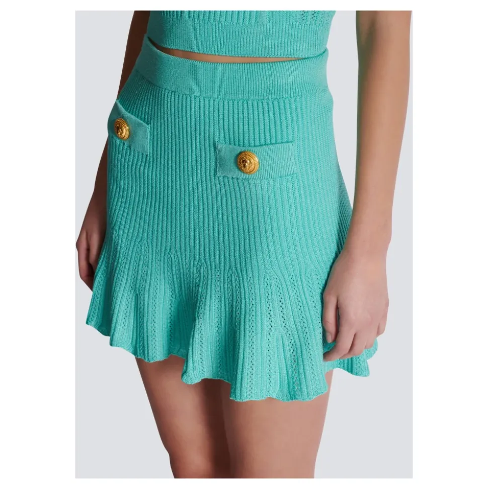 Ausgestelltes Strickkleid
