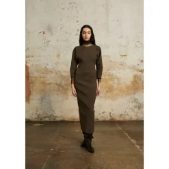 Bawa, figurbetontes braunes Kleid
