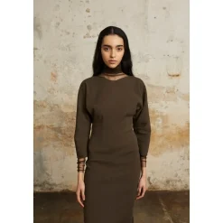 Bawa, figurbetontes braunes Kleid