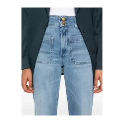 Blaue Jeans mit Knöpfen vorne