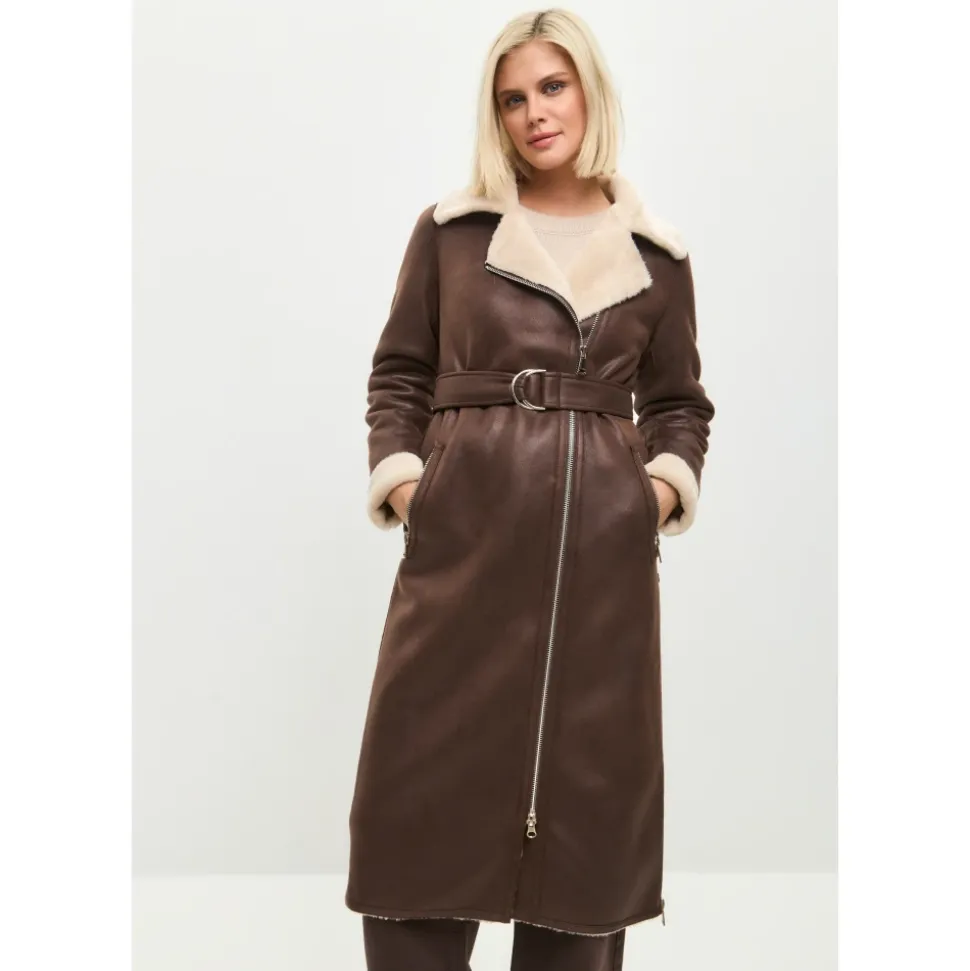 Brauner, wendbarer Shearling-Longmantel in Lederoptik