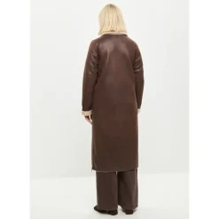 Brauner, wendbarer Shearling-Longmantel in Lederoptik