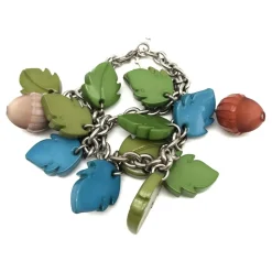Buntes Armband mit Blatt- und Eichelanhänger