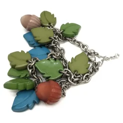 Buntes Armband mit Blatt- und Eichelanhänger
