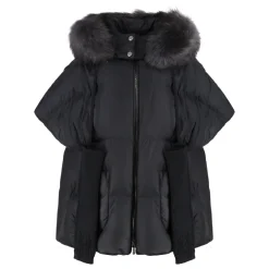 Daunenjacke mit Pelzbesatz an der Kapuze