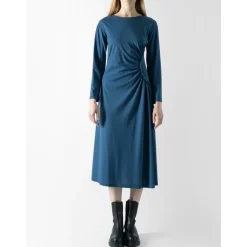 Elegantes Midikleid mit U-Boot-Ausschnitt
