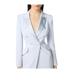 Etui-Kleid aus leichtem Crêpe-Gewebe mit Smoking-Details