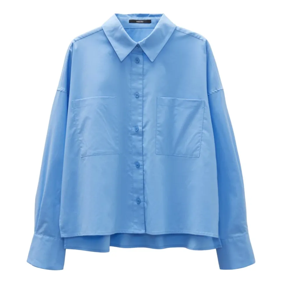 Fließende Satinbluse mit Details