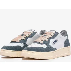 Glitzernde Leder- und Wildledersneaker