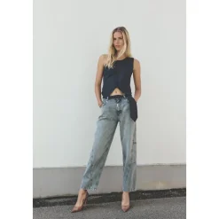 Graue Denim Curved Jeans mit Smarten Details