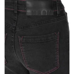 Jeans mit Kontrastnähten