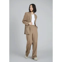 Klassischer Camel Blazer mit Klappentaschen
