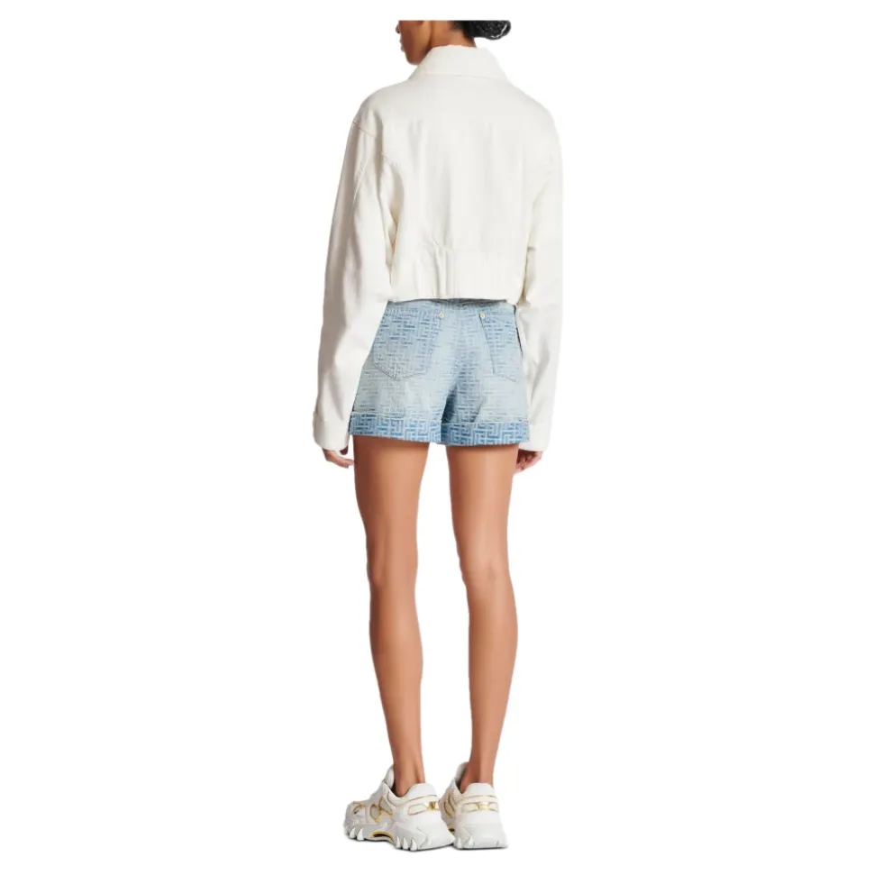 Kurze Jacke mit Knöpfen