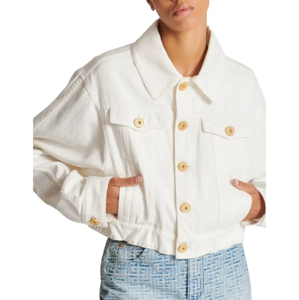 Kurze Jacke mit Knöpfen