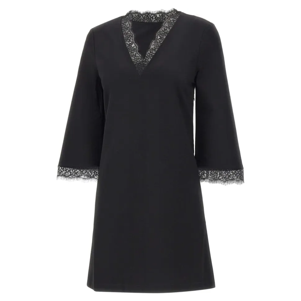 Kurzes Kleid mit Spitzendetails