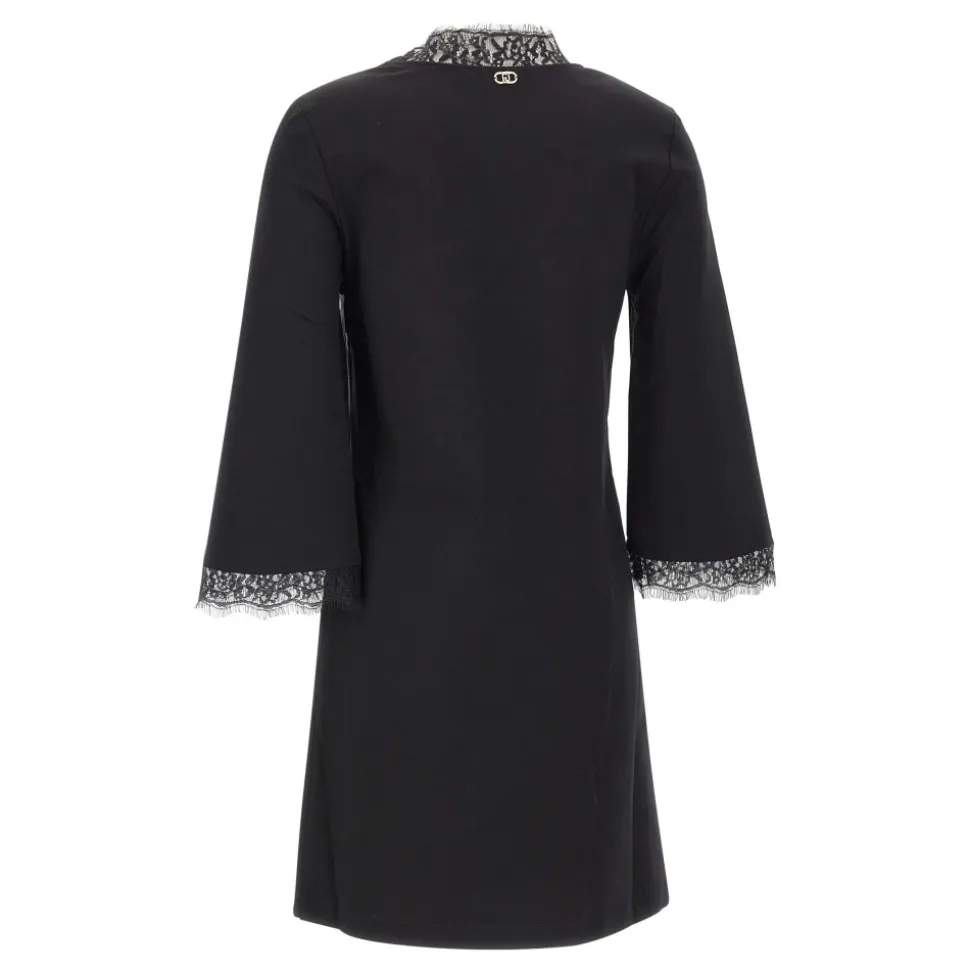 Kurzes Kleid mit Spitzendetails
