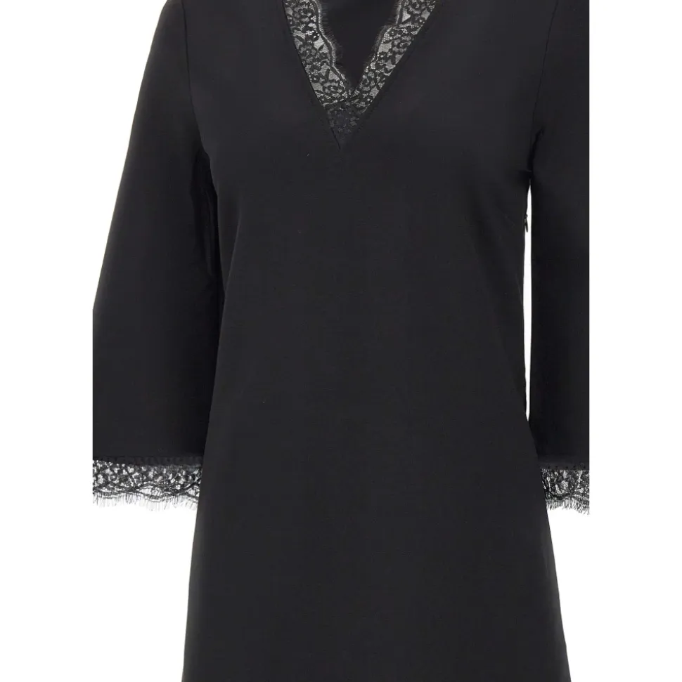 Kurzes Kleid mit Spitzendetails