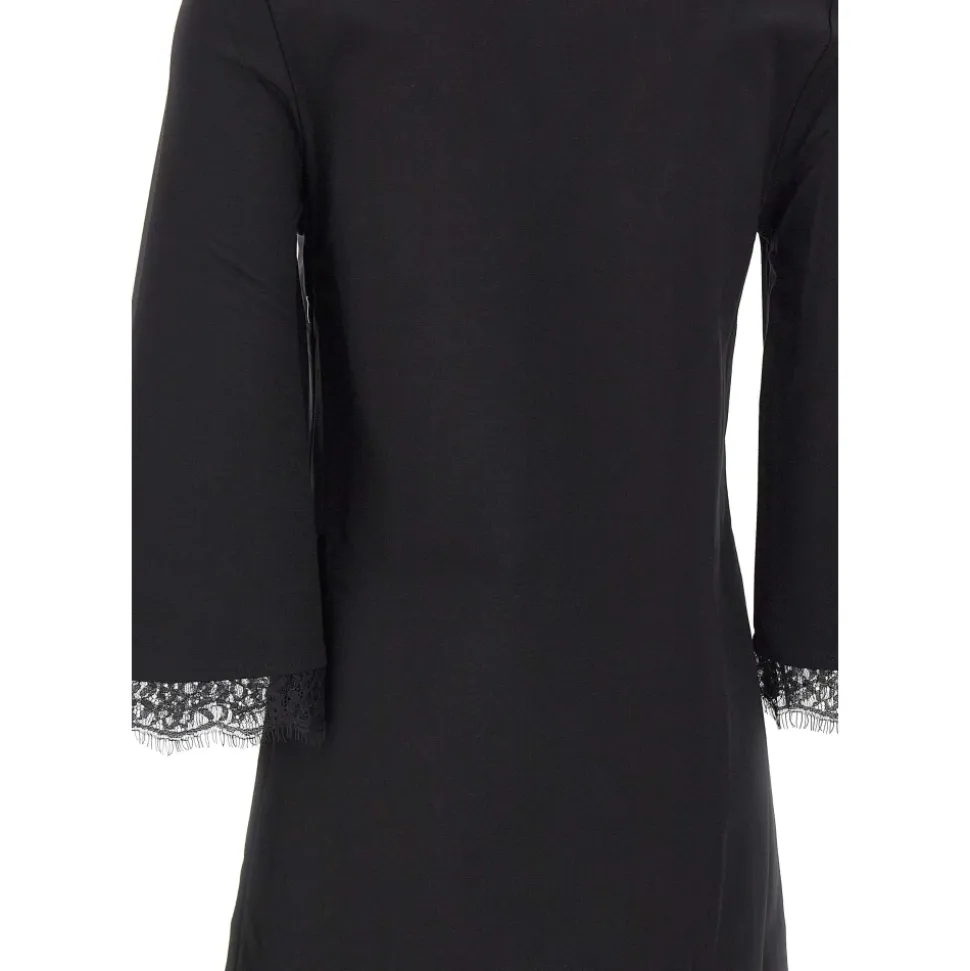 Kurzes Kleid mit Spitzendetails