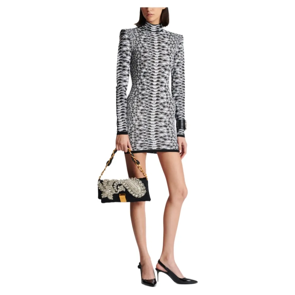 Kurzes Strickkleid mit Schlangenmuster