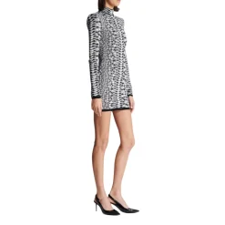 Kurzes Strickkleid mit Schlangenmuster