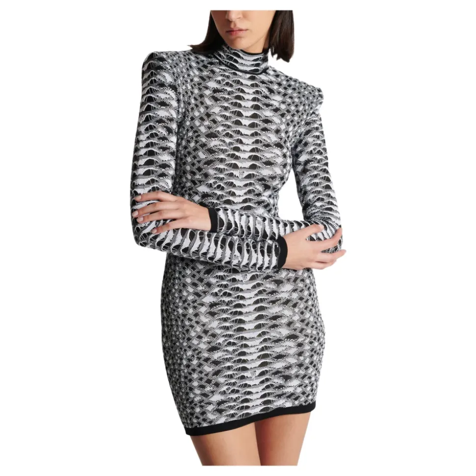Kurzes Strickkleid mit Schlangenmuster