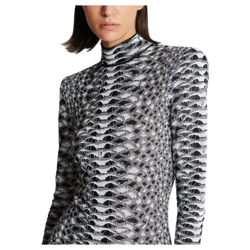 Kurzes Strickkleid mit Schlangenmuster