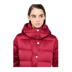 Lange Daunenjacke mit Kapuze