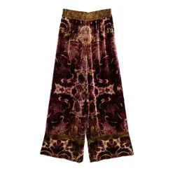 Lila Samthose mit olivgrüner Verzierung