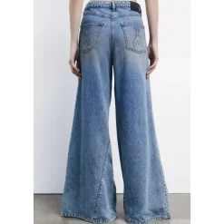 Low-Waisted Wide Leg Jeans