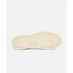 Medalist Low Sneaker