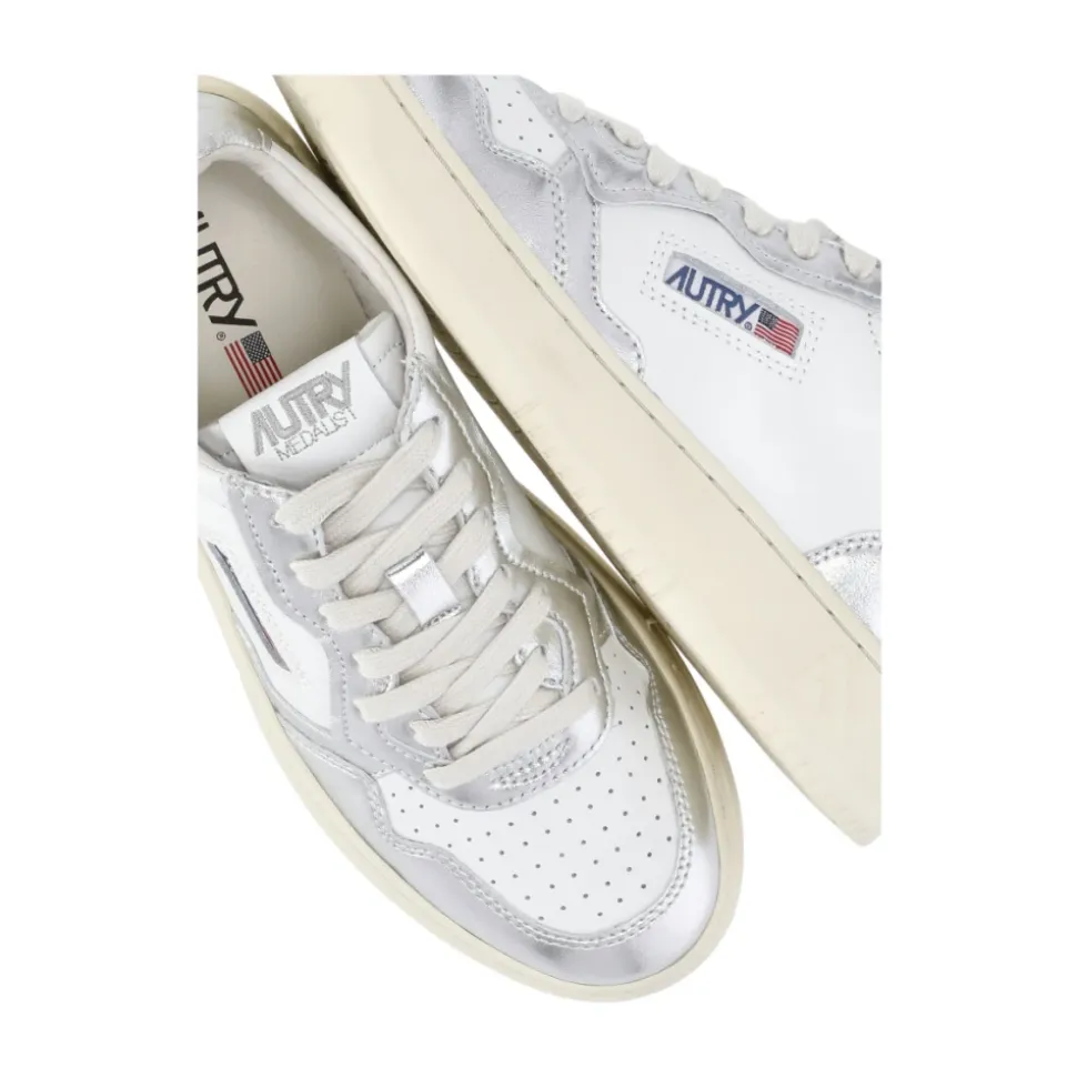 Medalist Low Sneaker