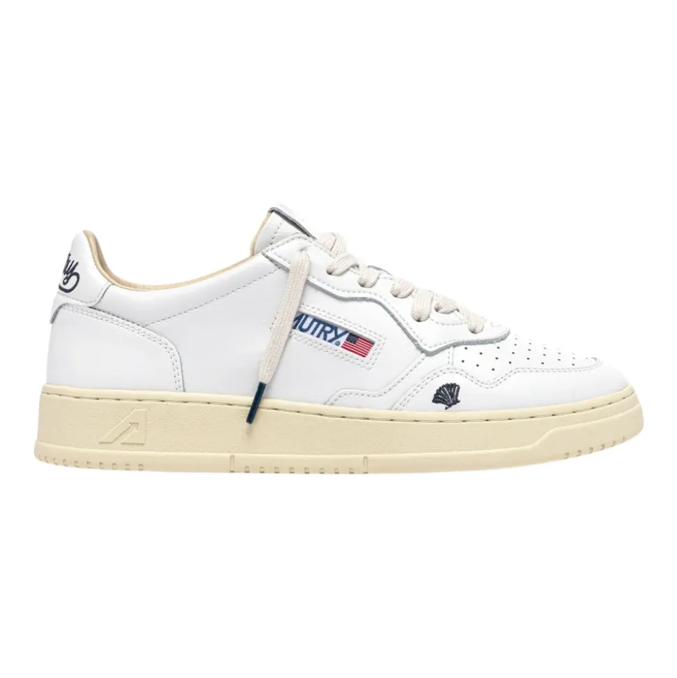 Medalist Low Sneakers