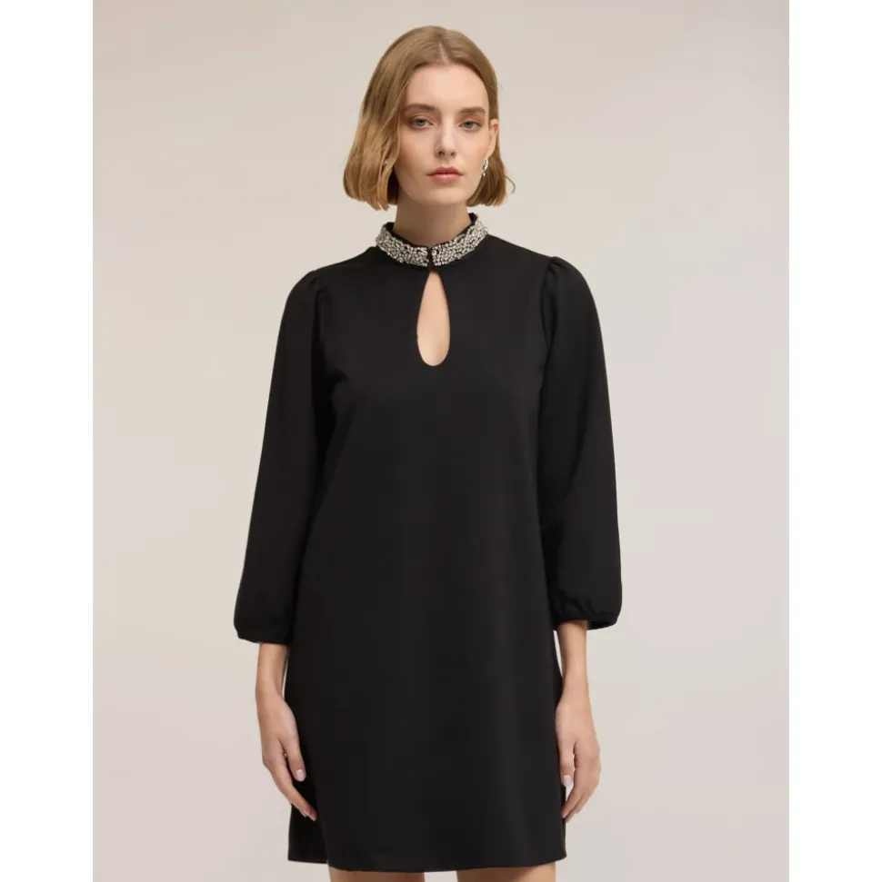 Milano Stitch Kleid mit Stickkragen