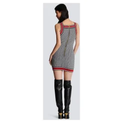 Monogramm Strickkleid mit Löwenkopfknöpfen