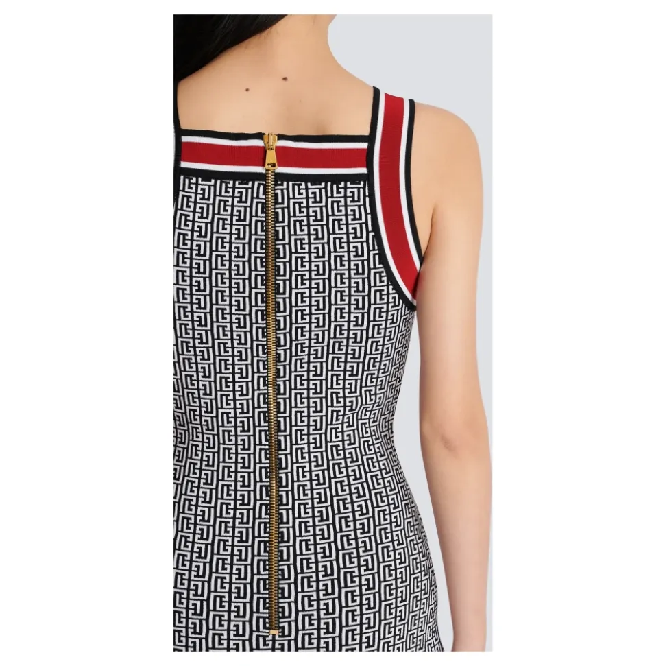 Monogramm Strickkleid mit Löwenkopfknöpfen