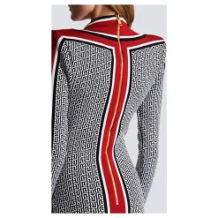 Monogrammiertes, feines Strickkleid