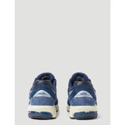 2002R Sneakers