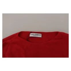 Roter Wollstrickpullover