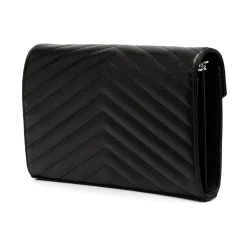 Schwarze Leder-Schultertasche mit Metallinitialen