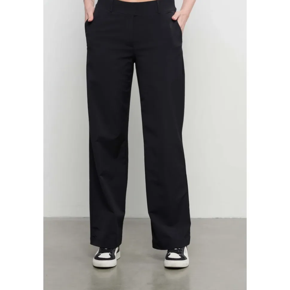 Schwarze Reisehose