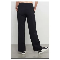 Schwarze Reisehose