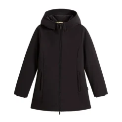 Schwarze Wintermäntel