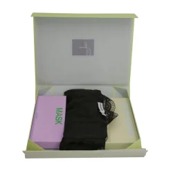 Schwarzes Top mit Schlafmasken-Set