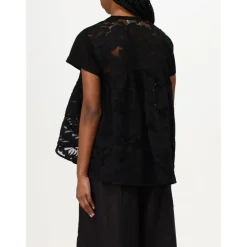 Schwarzes T-Shirt mit Spitzenbesatz