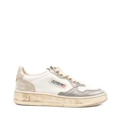 Silberne Sneakers für Frauen