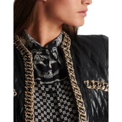 Steppjacke aus Leder mit Kettenbesatz