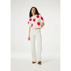 Strawberry Pullover